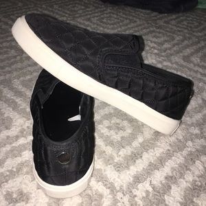 mossimo slip on sneakers